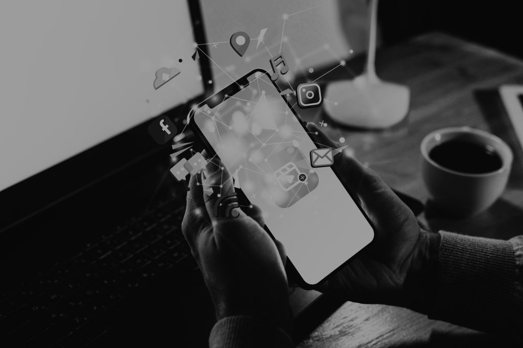 Sosyal Media Siyah Beyaz